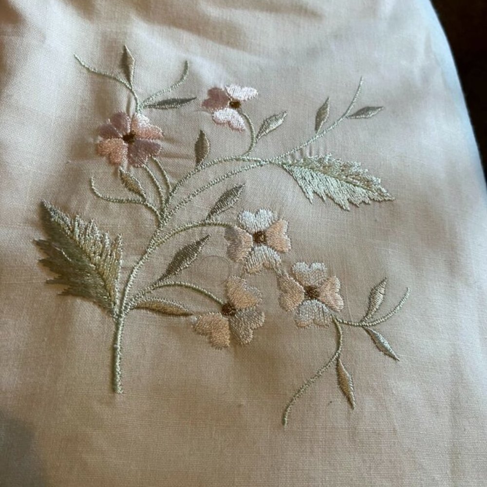 Vintage Italian Embroidered Linen Table Runner White Floral 23x44 Made in Italy